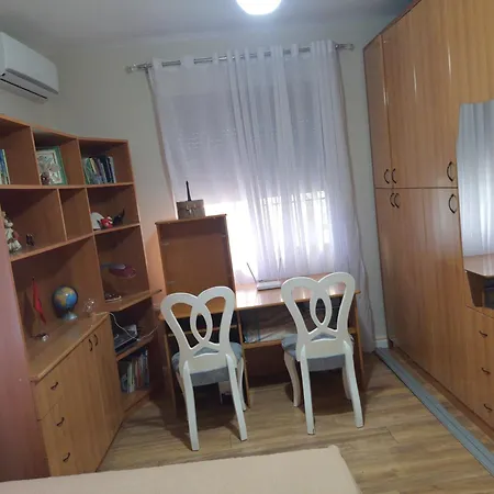 בית אירוח Peaceful Home, Garden&garage